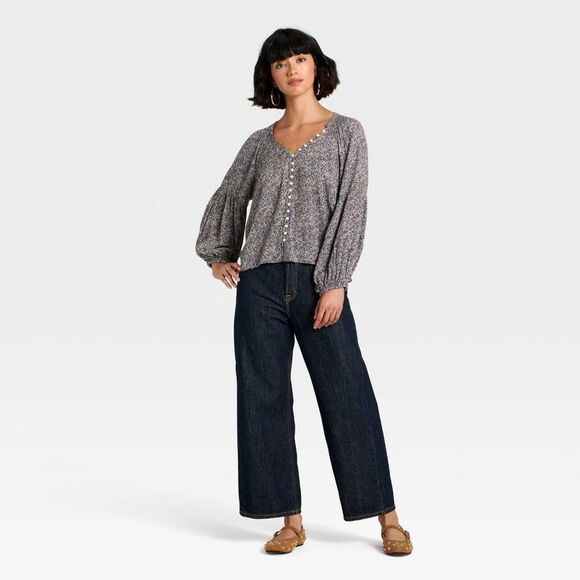 Floral Button-Down Blouse - Picture 3 of 3